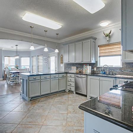 Spring Break Specials! Front Row Views - Tiki Bar - Playground Villa Bolivar Peninsula Eksteriør bilde